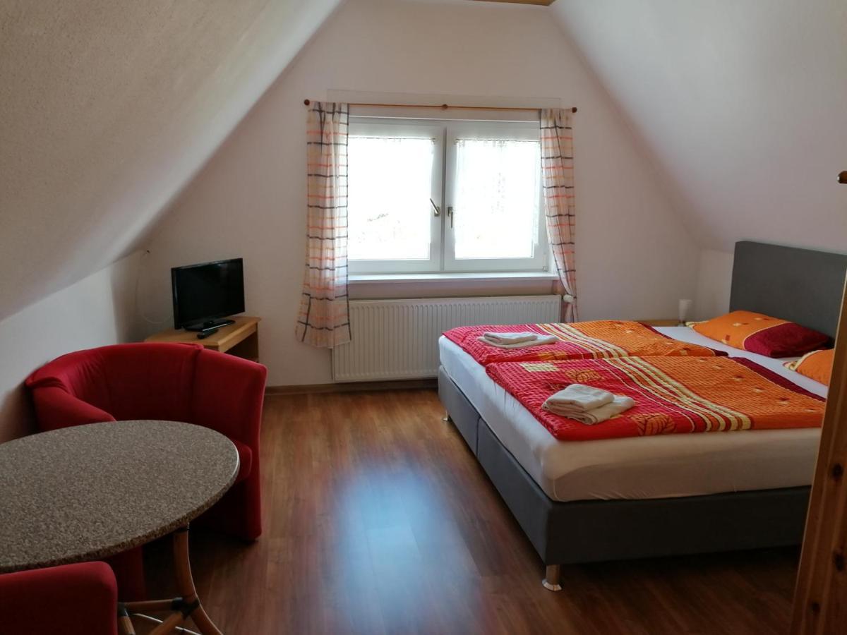 Pension Und Bistro" Dat Olle Fischerhus" Hotel Ralswiek Ngoại thất bức ảnh